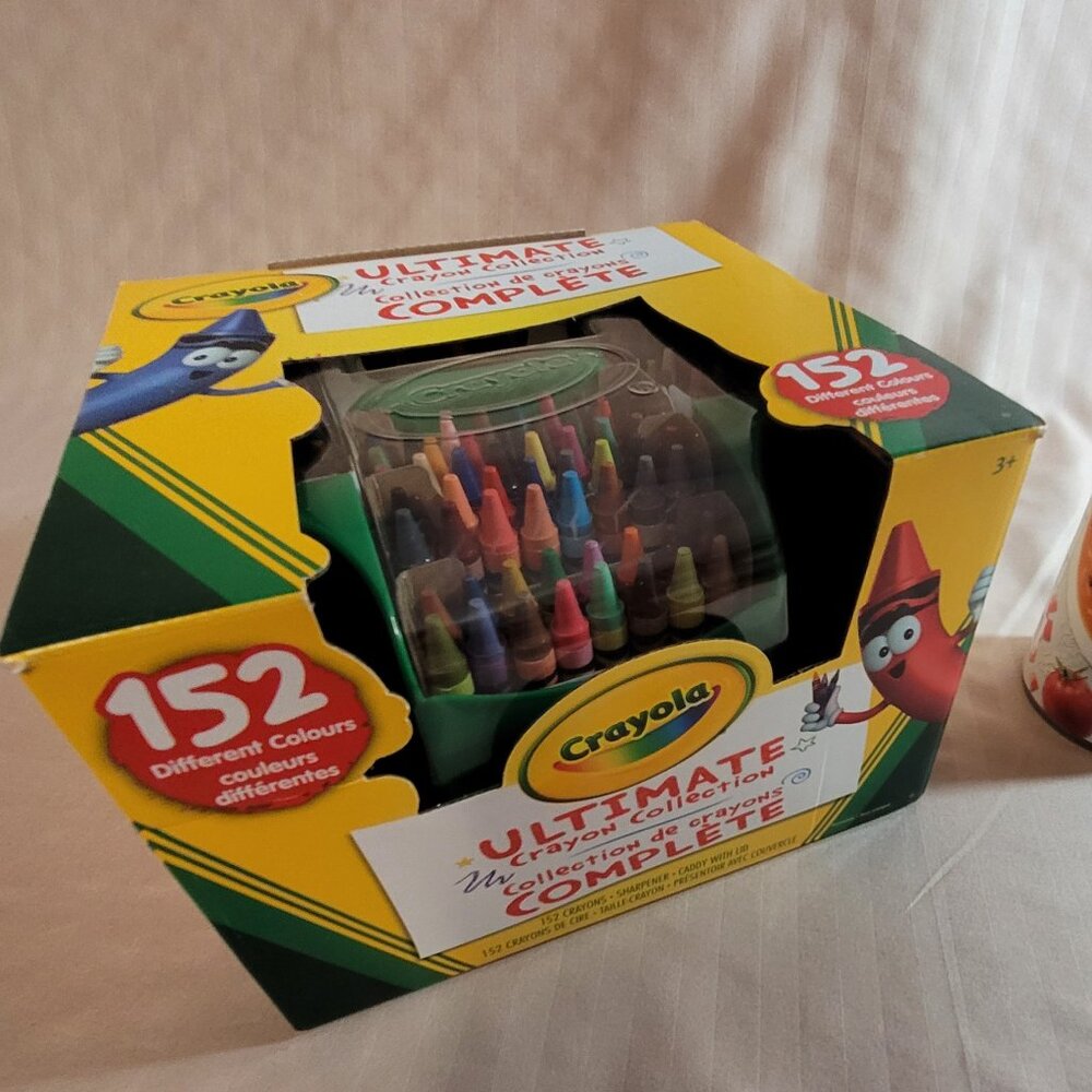 Crayola Ultimate Crayon Collection and Caddy